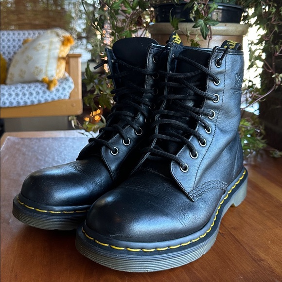 Dr Martens 1460 black leather boot w/canary yellow stitching/air ware sole. Sz 8 - Picture 3 of 11